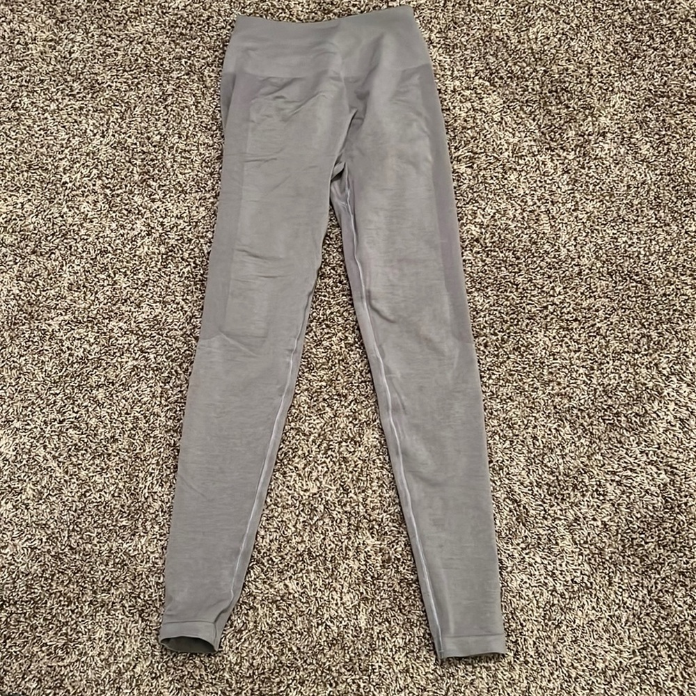 Alphalete Amplify Leggings in Storm Grey; size medium; excellent condition 🙂